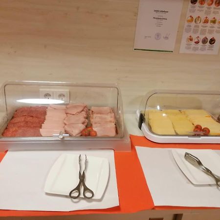 Msc Hotel Нойнкирхен Екстериор снимка