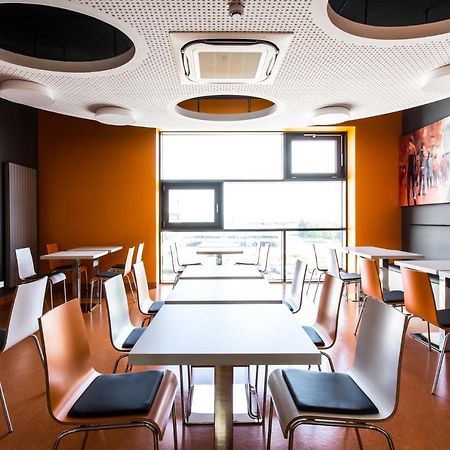 Msc Hotel Нойнкирхен Екстериор снимка