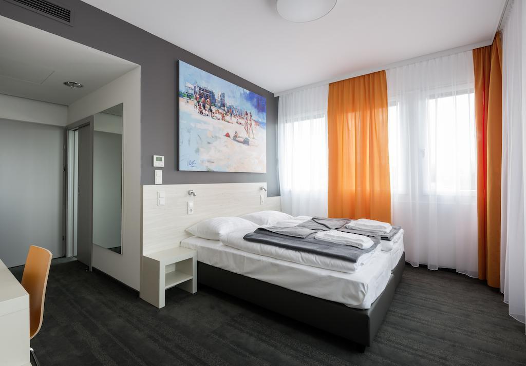 Msc Hotel Нойнкирхен Стая снимка